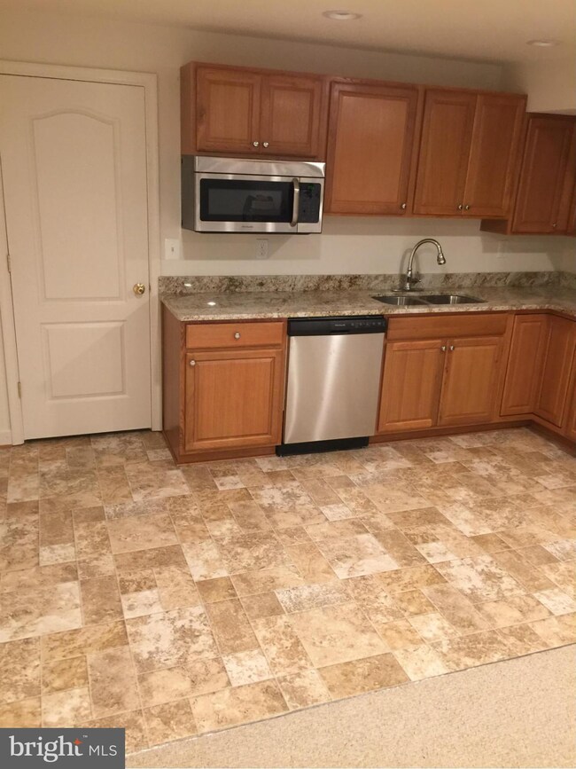 17301 Roundmont Place unit A, Round Hill, VA 20141 - photo 2