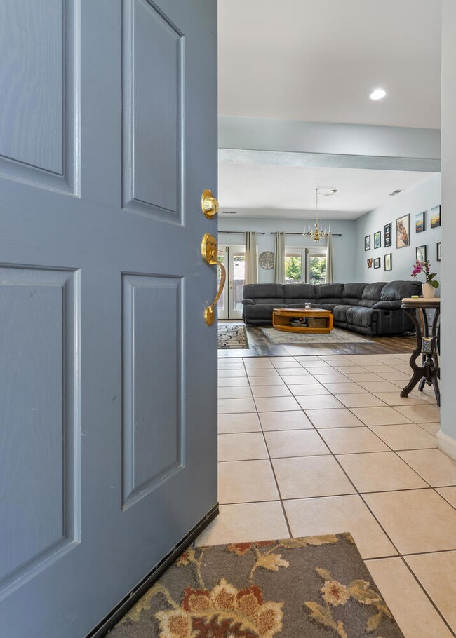 3347 W Tyler Ave Visalia CA-large-001-00