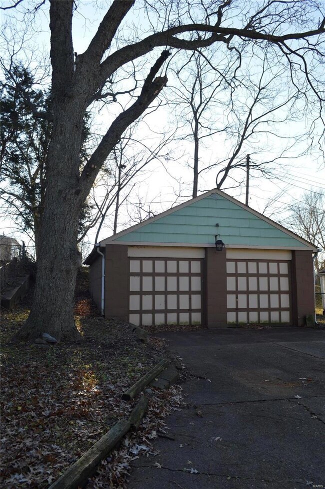 2 car garage and alot of parking on driveway and i