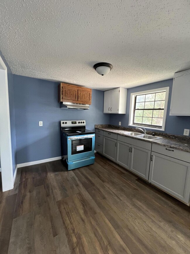 173 Stanley St, Dalton, GA 30721 - photo 4