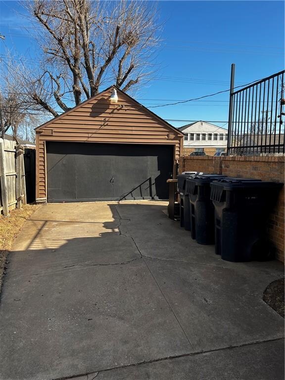 Detached garage