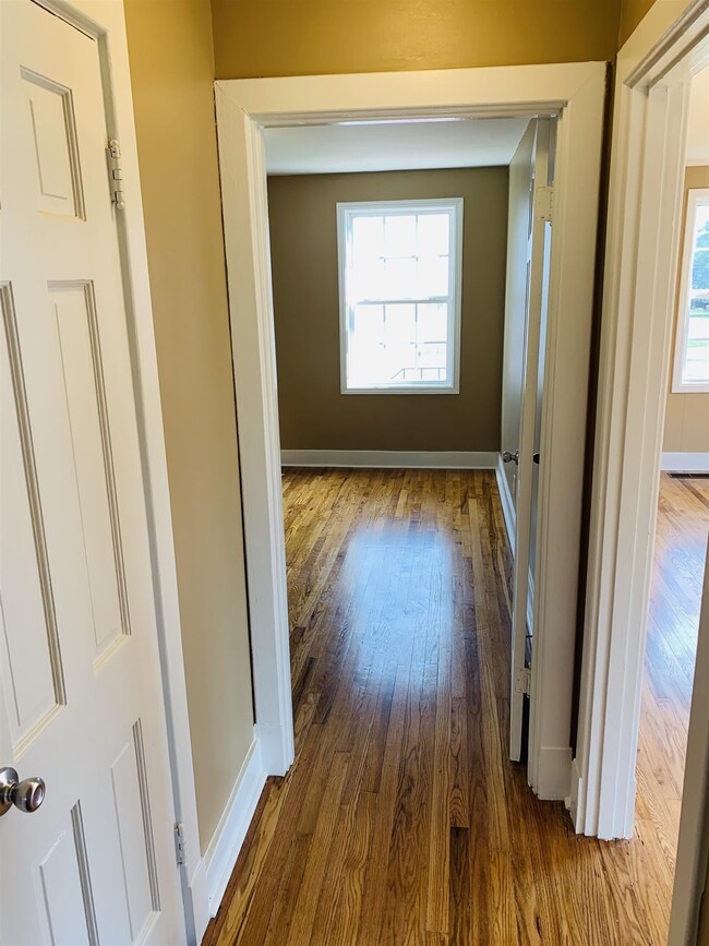 724 Hoover St, Shelbyville, TN 37160 - photo 5