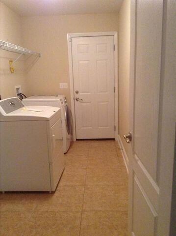 6210 Lapis Ln laundry room