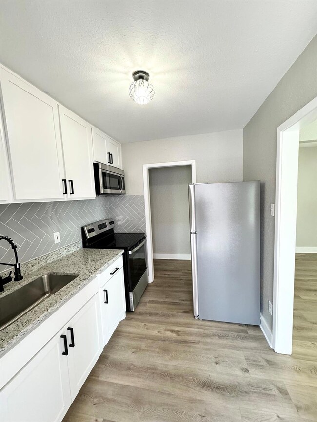 219 SE 13th St unit 3, Grand Prairie, TX 75051 - photo 5