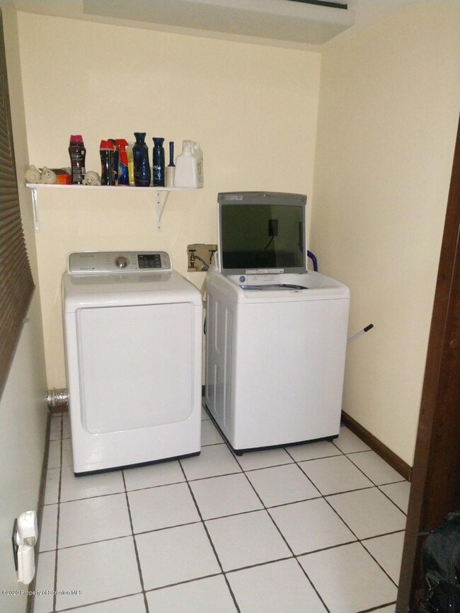 628 Main St, Moosic, PA 18507 - photo 7