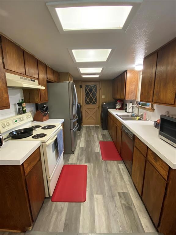 1101 Elmwood St, Gainesville, TX 76240 - photo 7