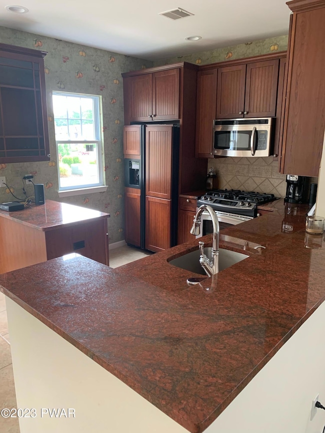 110 Braeburn Path, Matamoras, PA 18336 - photo 2