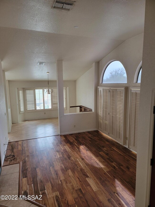 4677 W LESSING LANE LIVINGROOM2