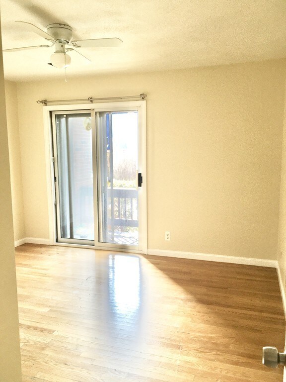 925 E 2nd St unit 2, Boston, MA 02127 - photo 5