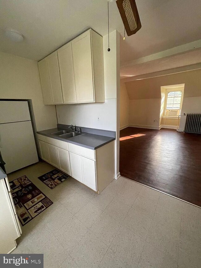 106 Stuart Ave, Downingtown, PA 19335 - photo 3