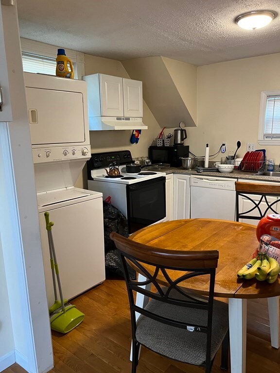 39 Florence St, Worcester, MA 01610 - photo 2