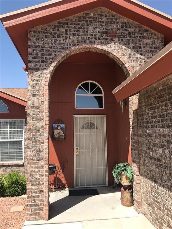 348 Barrel Cactus Dr, Horizon City, TX 79928 - photo 4