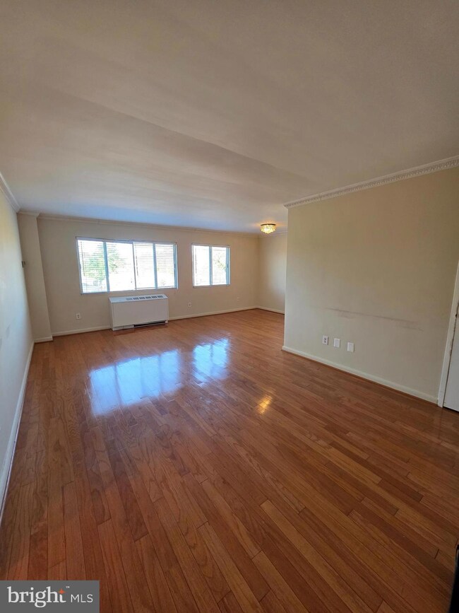 Stratton House unit 406, Arlington, VA 22204 - photo 2