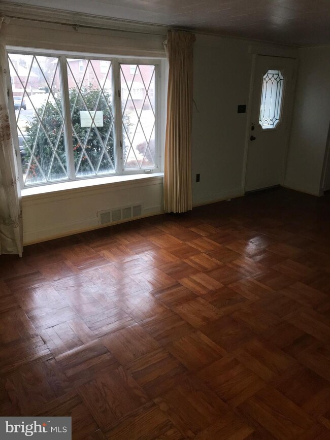 404 W Grays Ave, Glenolden, PA 19036 - photo 6