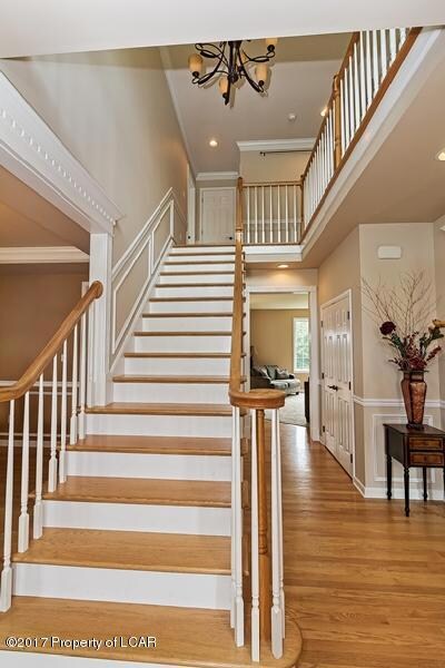 1011 Manor Dr, Mountain Top, PA 18707 - photo 3