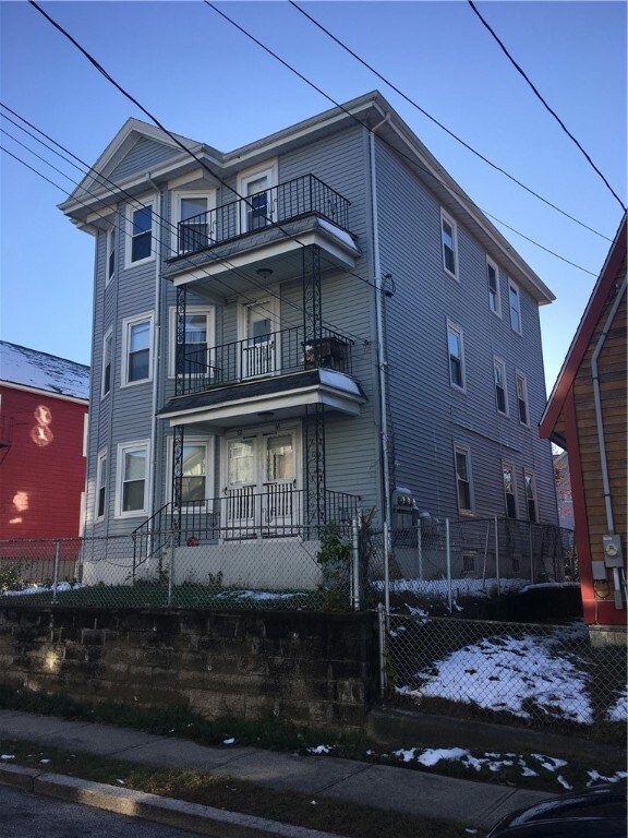 62 Larch St, Pawtucket, RI 02860 - photo 2