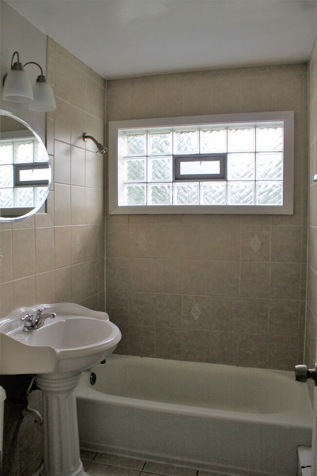 192 E Park Ave unit 2E, Elmhurst, IL 60126 - photo 6