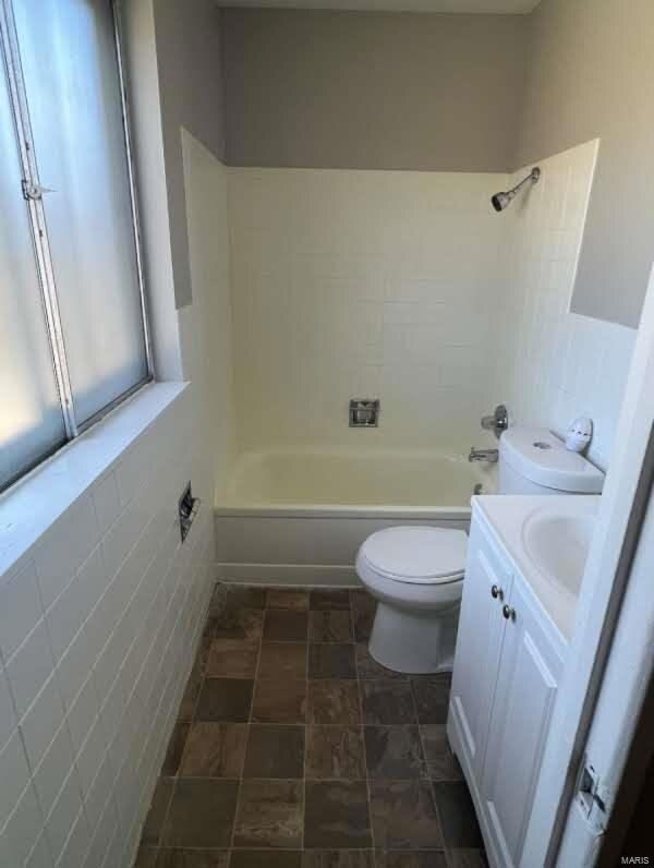 10748 Hallwood Dr, Saint Louis, MO 63136 - photo 6