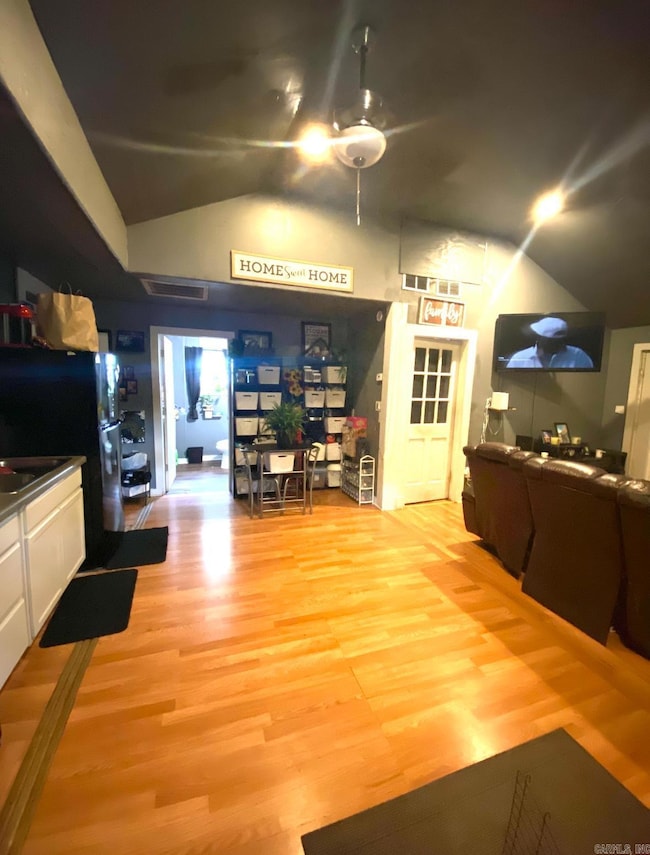 1801 Bishop Warren Dr, Little Rock, AR 72204 - photo 3