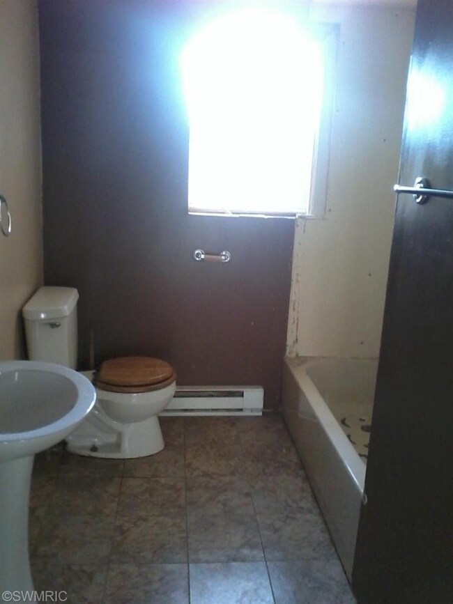 1547 Huron St, Niles, MI 49120 - photo 2