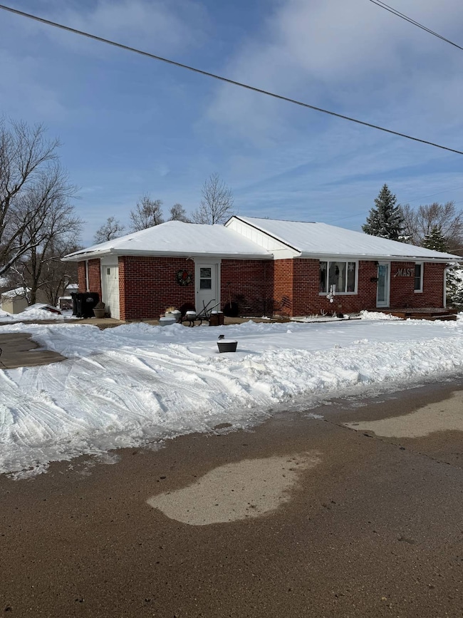 205 S Hayes St, Mount Ayr, IA 50854 - photo 2