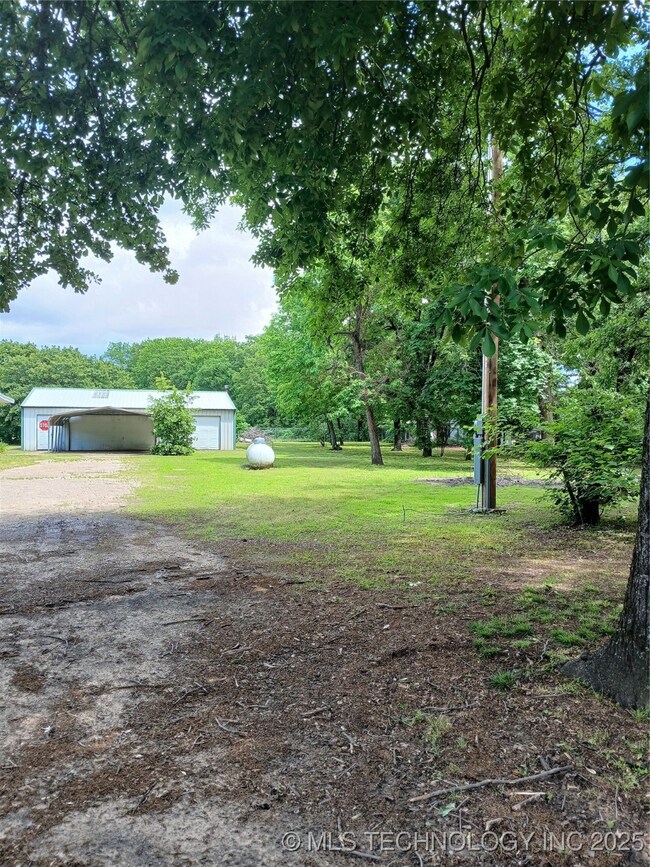 View of green lawn featuring an outdoor structure
