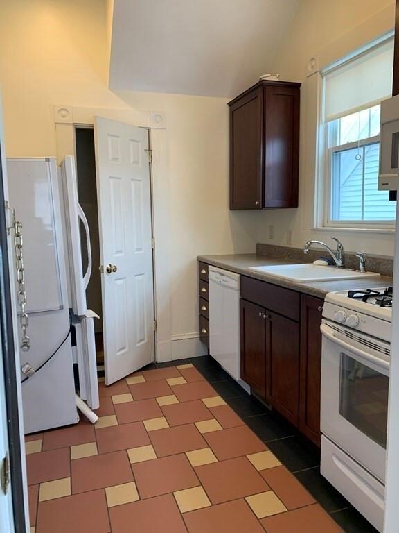 14 Highland St unit 2, Woburn, MA 01801 - photo 4