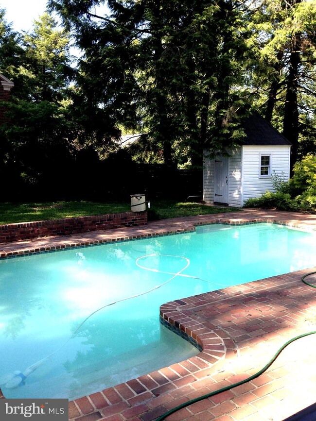 3631 Chain Bridge Rd, Fairfax, VA 22030 - photo 2