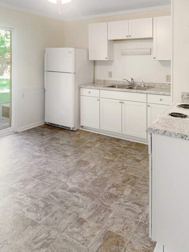 102 Pineview Rd, Jacksonville, NC 28546 - photo 7