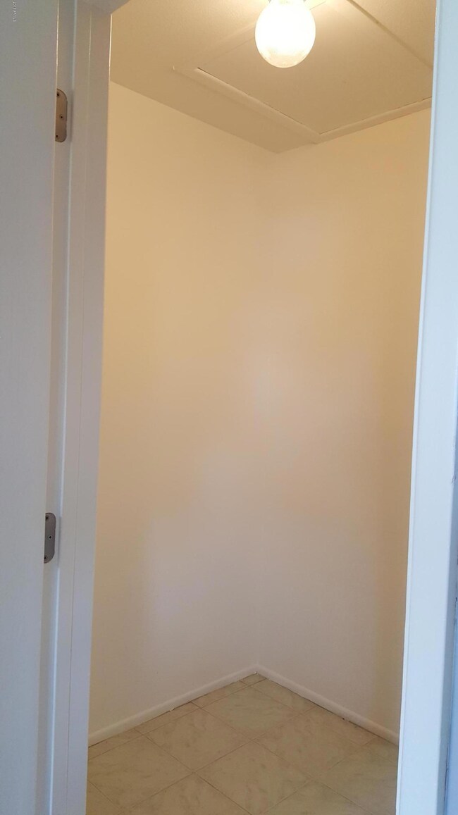 2032-202 Pantry.Storage Apr17