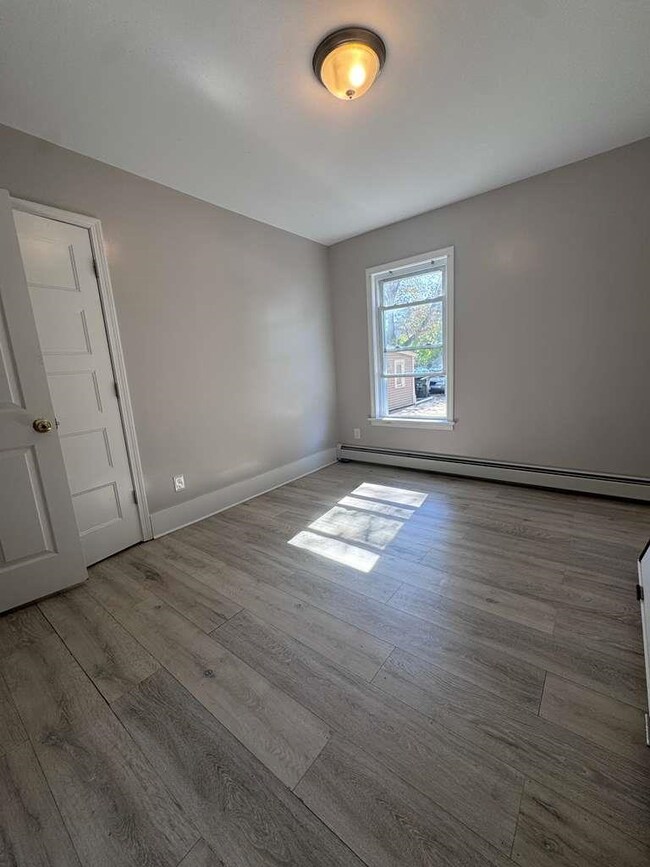 267 Silver St, Manchester, NH 03103 - photo 4