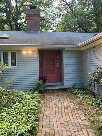 129 Heatherstone Rd, Amherst, MA 01002 - photo 3