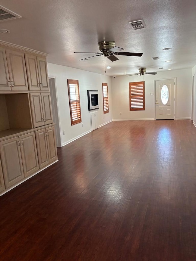 300 Westminster St, Kerrville, TX 78028 - photo 4