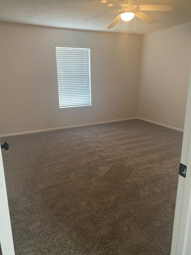 9318 Garfield Park Ln, Houston, TX 77075 - photo 6