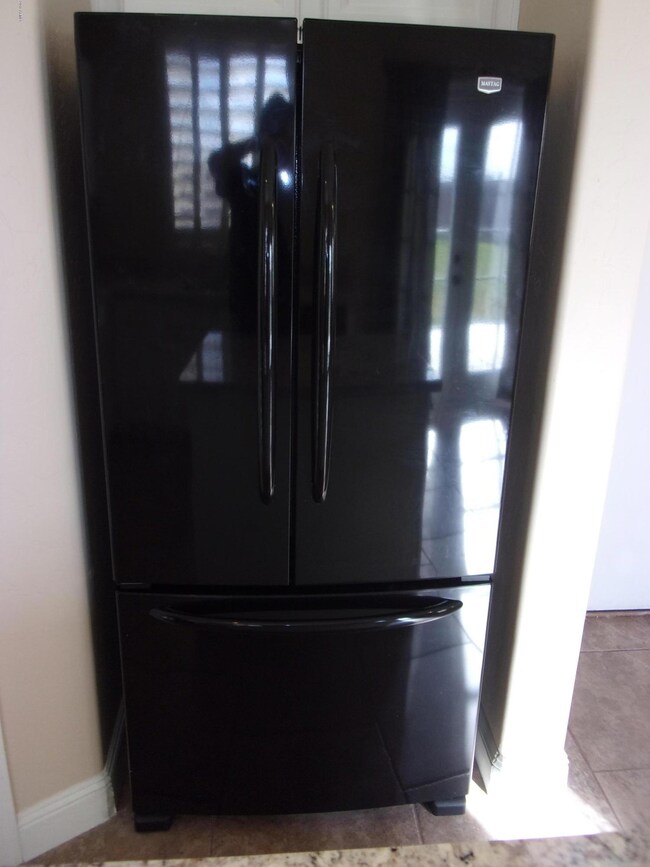 BLACK FRIDGE INCLUDED