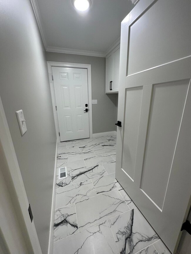 4B4B85BF-08BB-404F-B64A-47ED6163198D