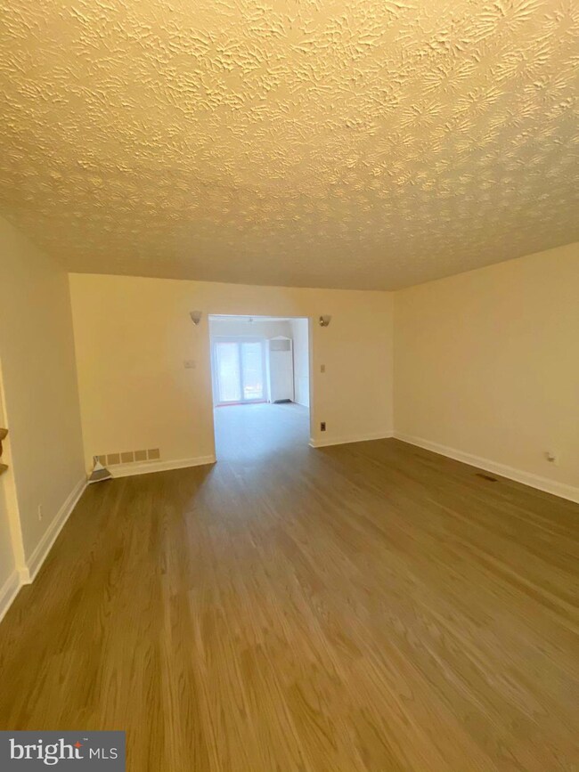 967 Fairmount Ave, Towson, MD 21204 - photo 4