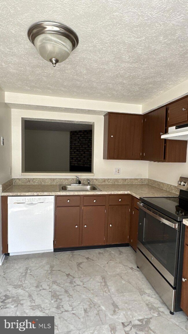 9538 Quarry Bridge Ct, Columbia, MD 21046 - photo 3