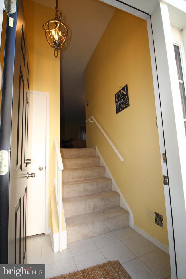 2373 Hunters Square Ct, Reston, VA 20191 - photo 3