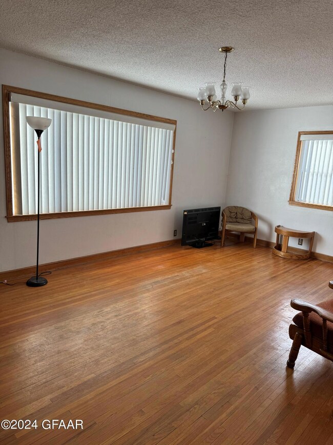1216 Oak St, Grand Forks, ND 58201 - photo 4