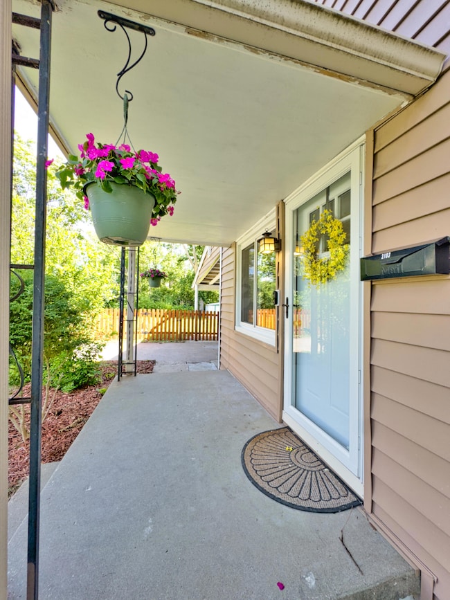 Covered porch!