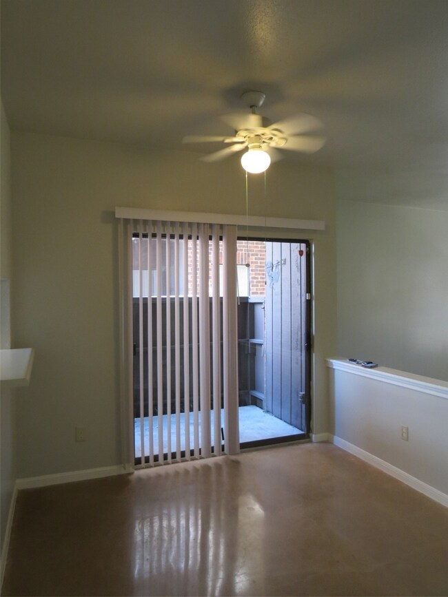 DINING ROOM ( LEADING TO PATIO)