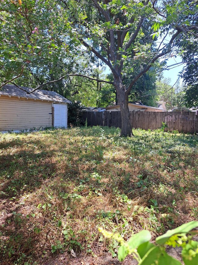 340 N Judkins St, Fort Worth, TX 76111 - photo 5