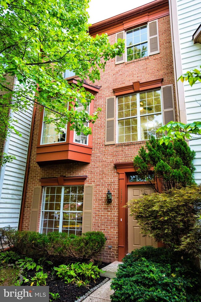 1177 Cypress Tree Place, Herndon, VA 20170 - photo 3