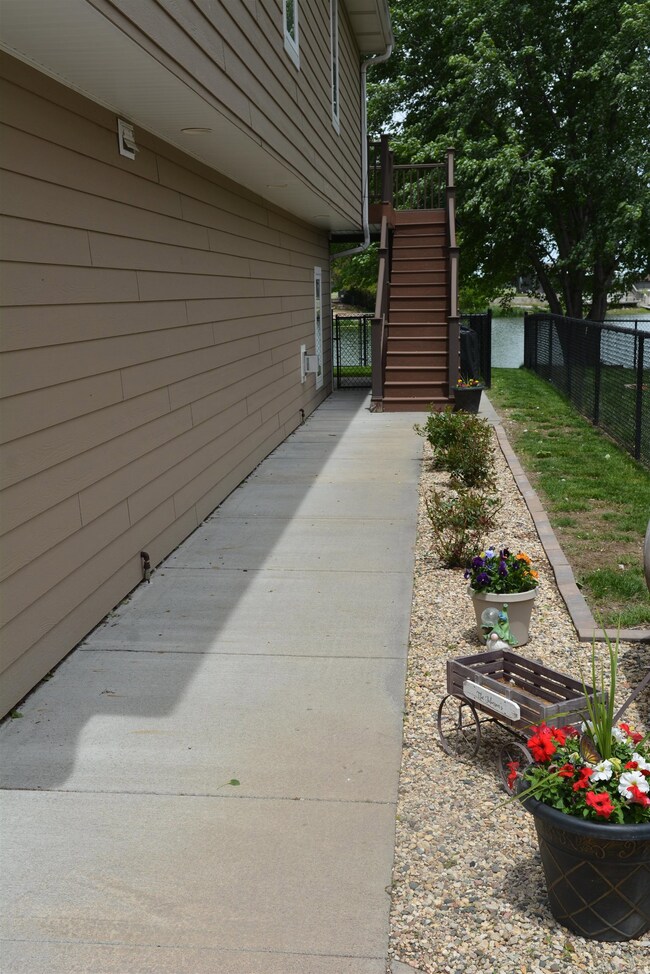 You can also access deck from upper level