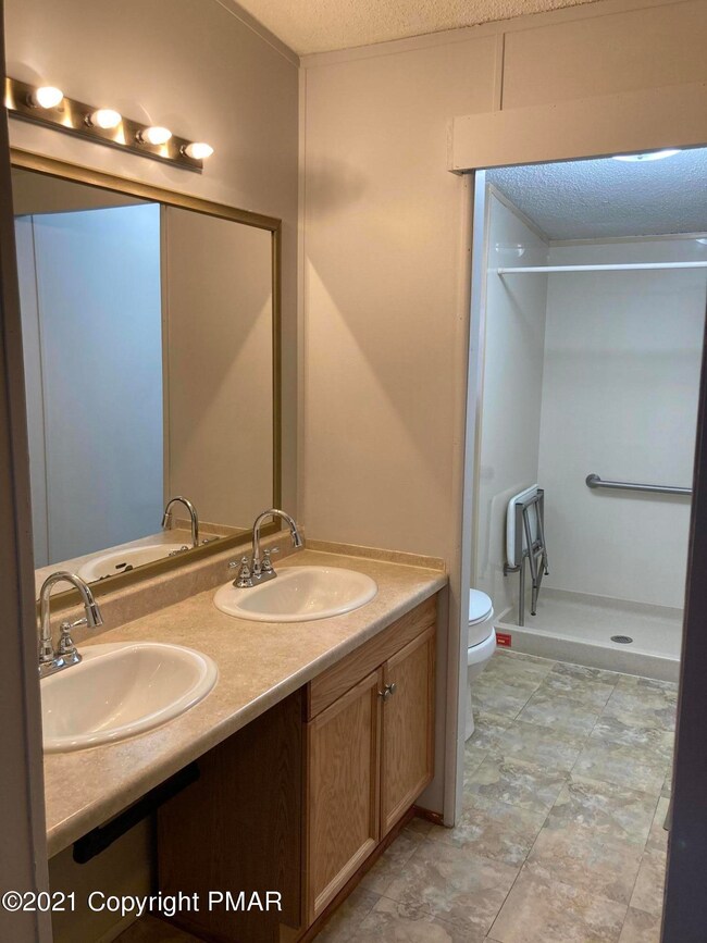 127 N 3rd St, Stroudsburg, PA 18360 - photo 7