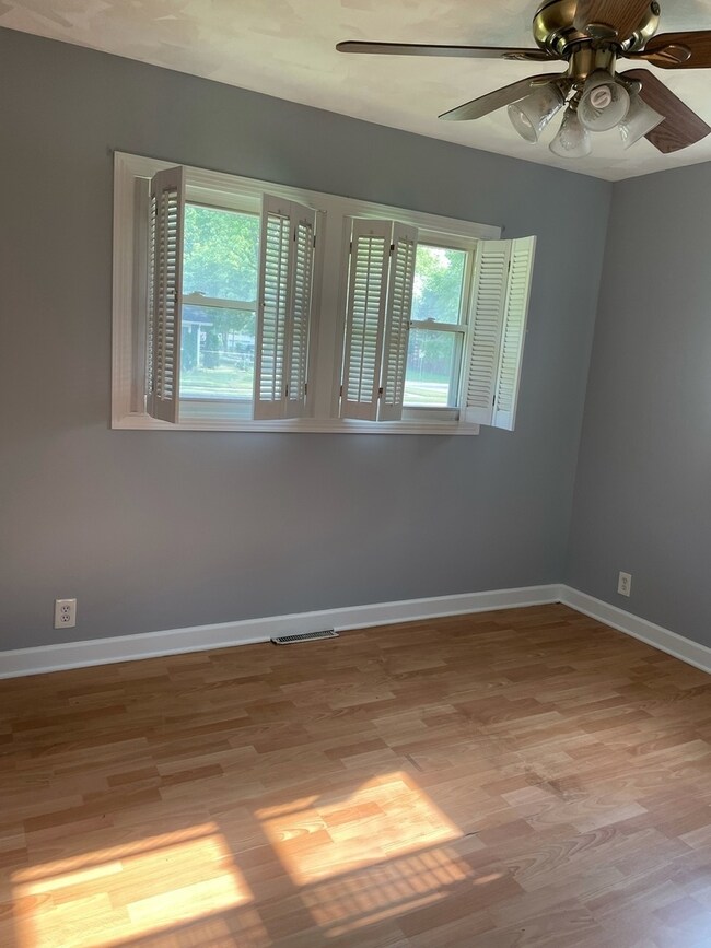 1539 W Illinois Ave, Aurora, IL 60506 - photo 3