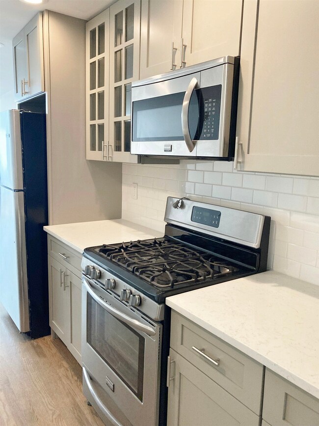 748 Mainsail Ln unit D3A, Secaucus, NJ 07094 - photo 4