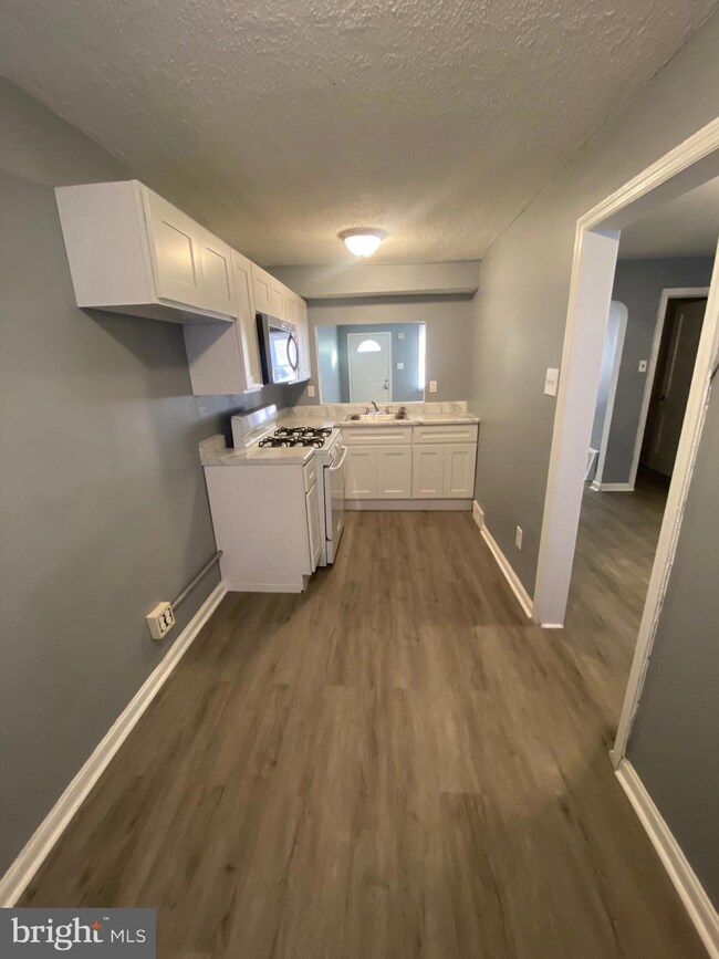 565 S 3rd St, Darby, PA 19023 - photo 2