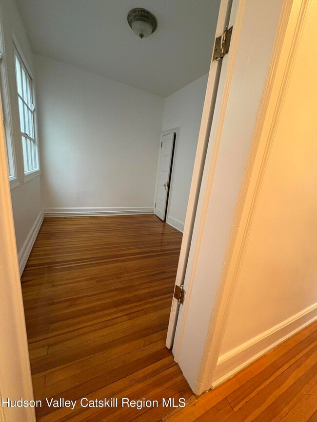 302 Wall St unit 3rd Fl, Kingston, NY 12401 - photo 7